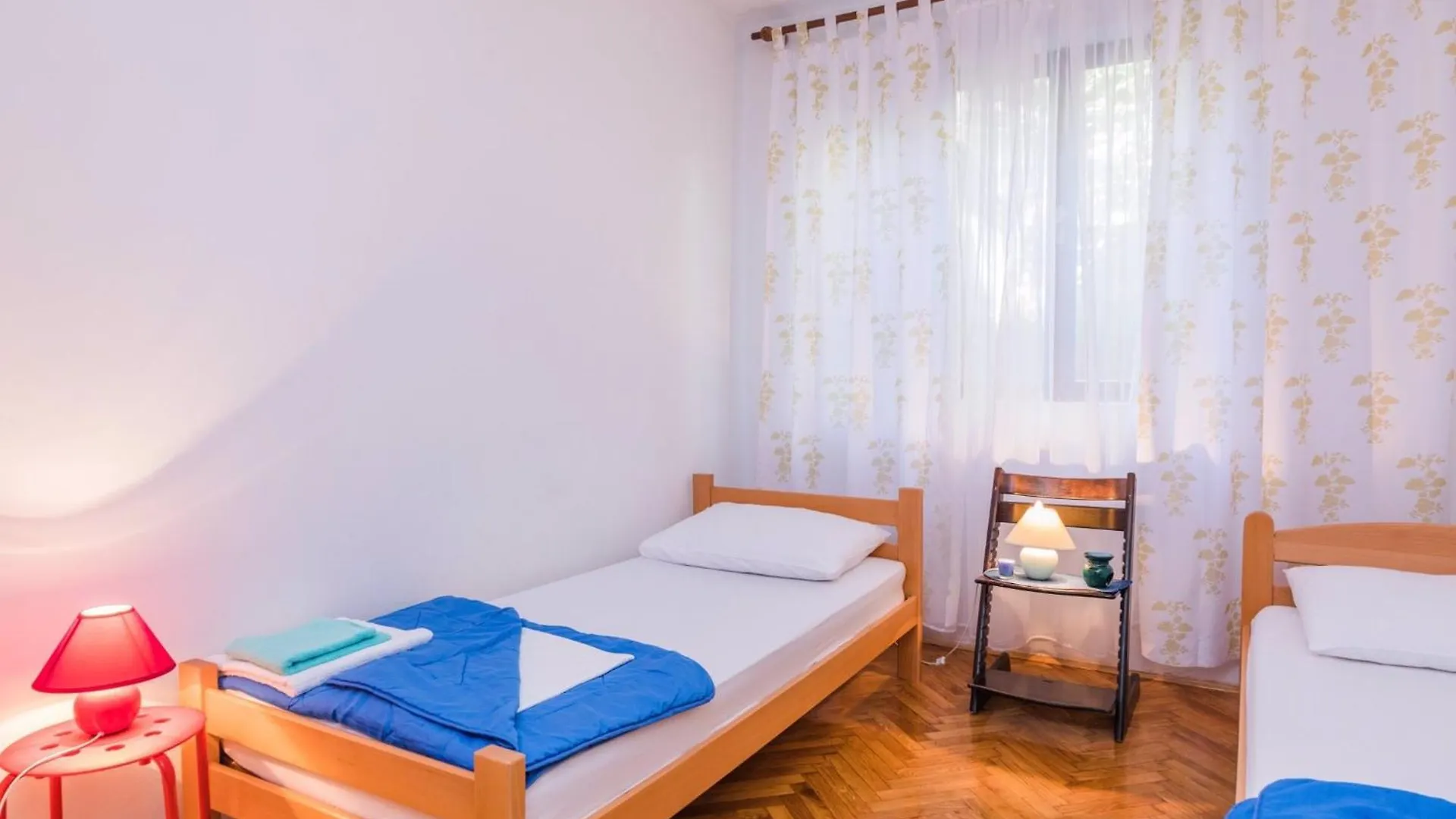 Apartment In Selce 39358